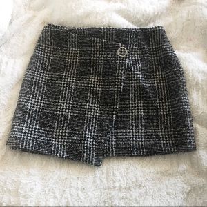 Black and white tweed houndstooth mini skirt